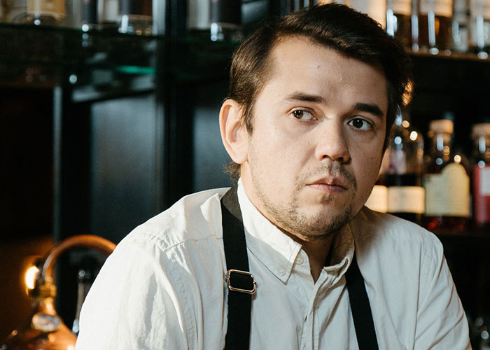 Let's Dive Into The Wildest Chatters Bartenders Caught (And Yes, They Hear EVERYTHING)