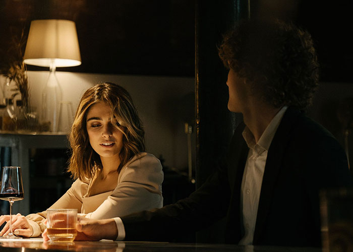 Let's Dive Into The Wildest Chatters Bartenders Caught (And Yes, They Hear EVERYTHING)