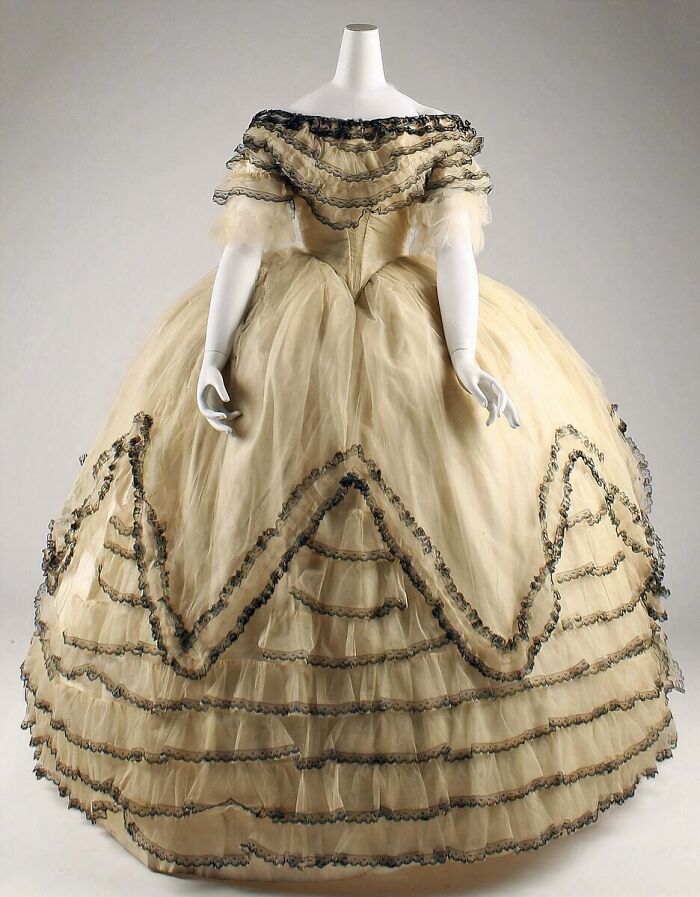 Let's Dive Into Some Seriously Cool Victorian Era Pics!