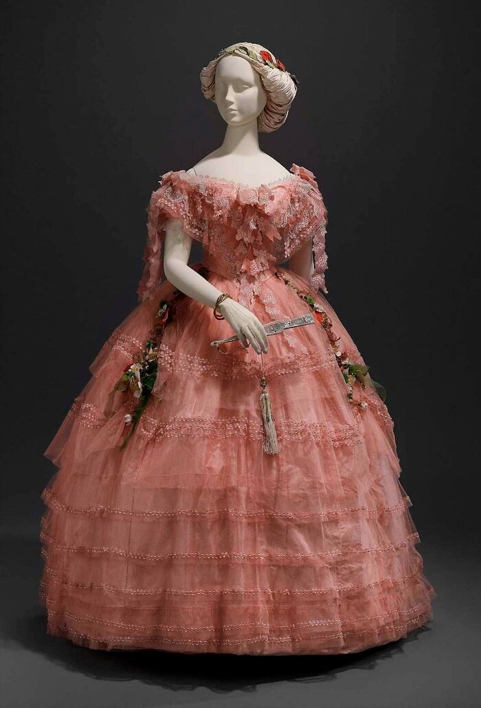 Let's Dive Into Some Seriously Cool Victorian Era Pics!