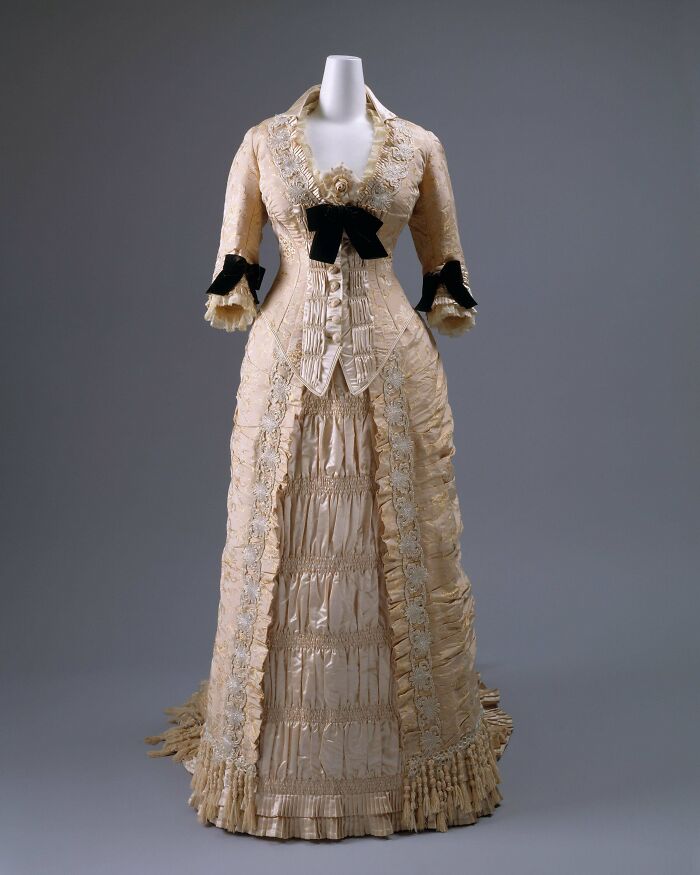 Let's Dive Into Some Seriously Cool Victorian Era Pics!