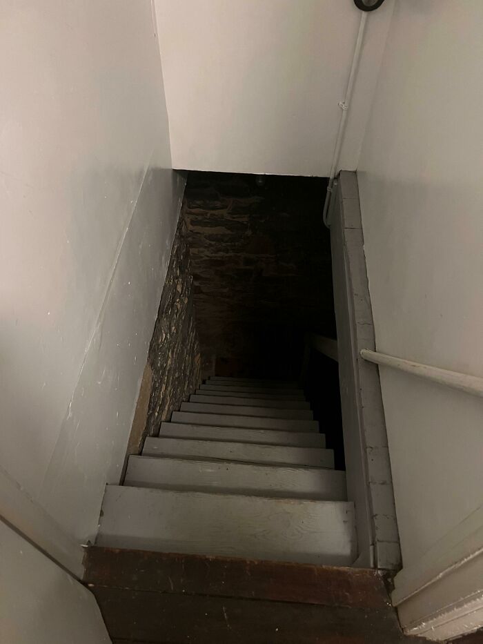 When Airbnb Pics Lie: The Funniest Expectations vs. Reality Fails