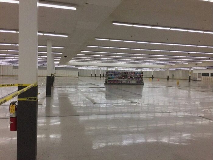 Creepy Liminal Space Photos To Haunt Your Dreams