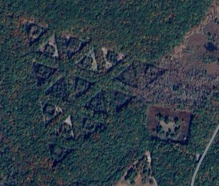 Maryland Mystery: What’s Going On Here? (38°27'12.7"N 75°58'25.6"W)