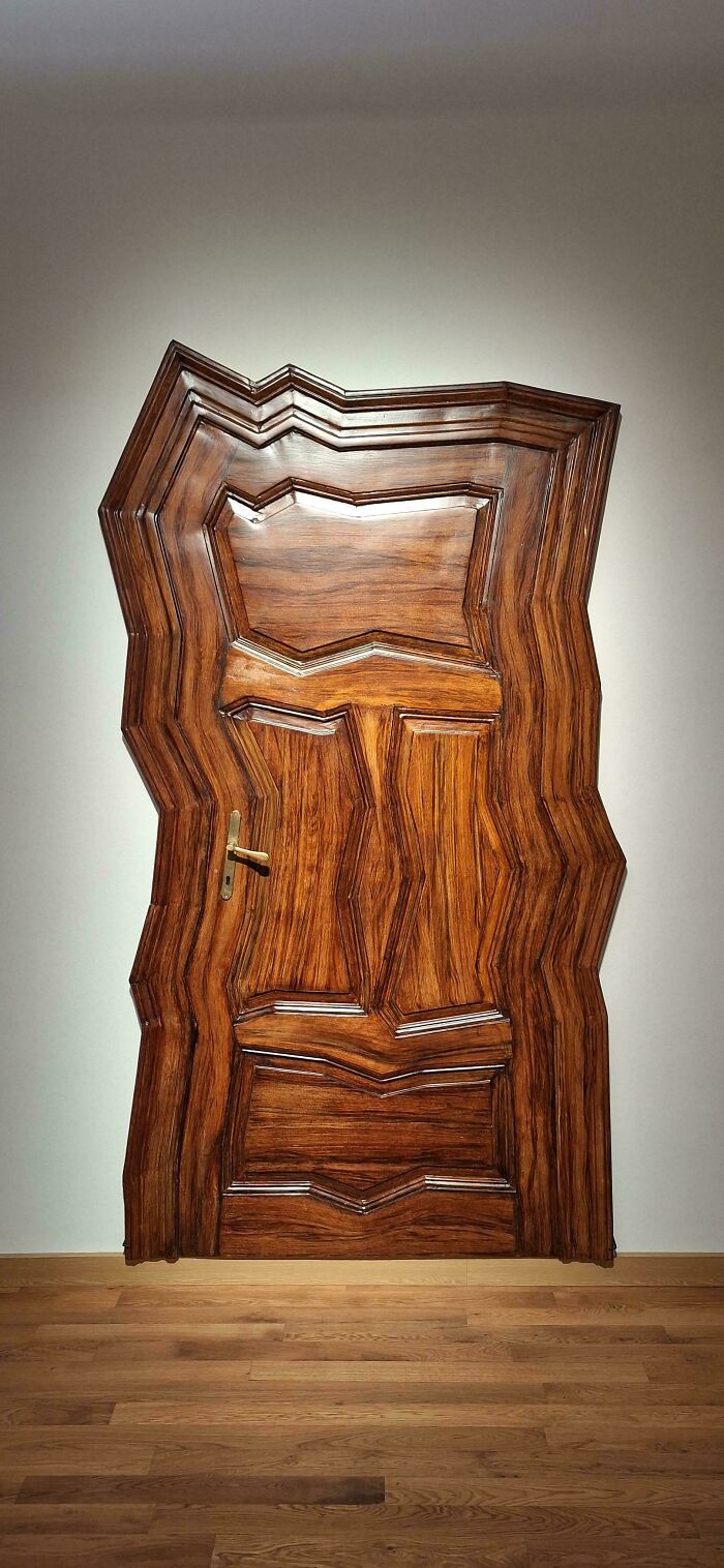 Wiggly Door That’s Straight Out of a Cartoon