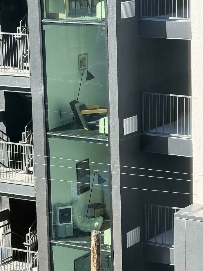 Two Different Apartments Have the Same Lamp in the Same Spot – Twinsies