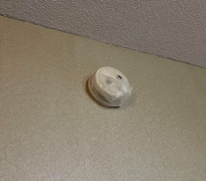 33 Mildly Annoying Things That Somehow Got Caught On Camera
