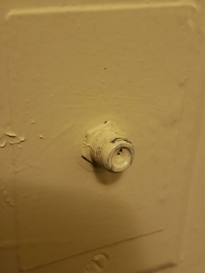 33 Mildly Annoying Things That Somehow Got Caught On Camera