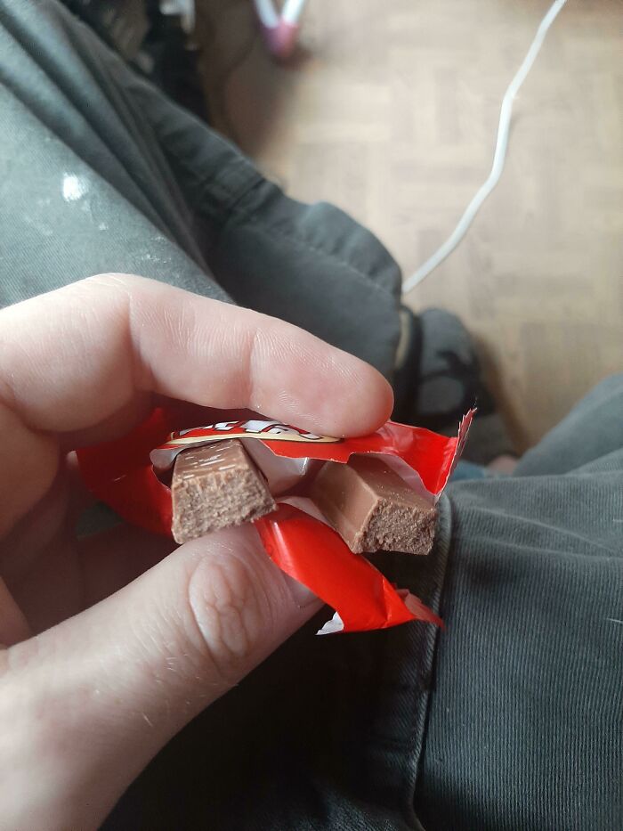 33 Mildly Annoying Things That Somehow Got Caught On Camera