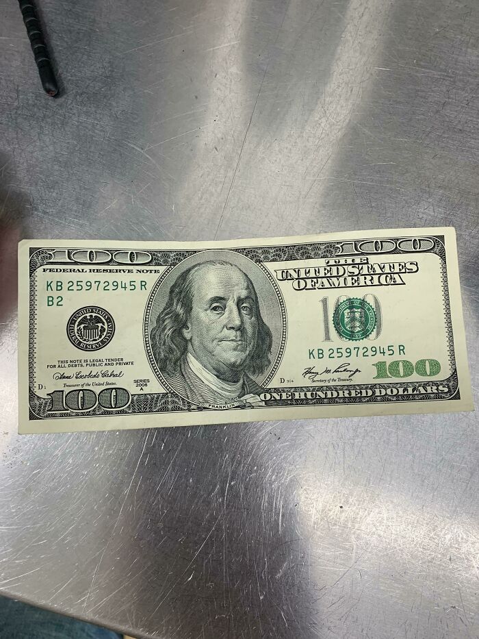 33 Mildly Annoying Things That Somehow Got Caught On Camera