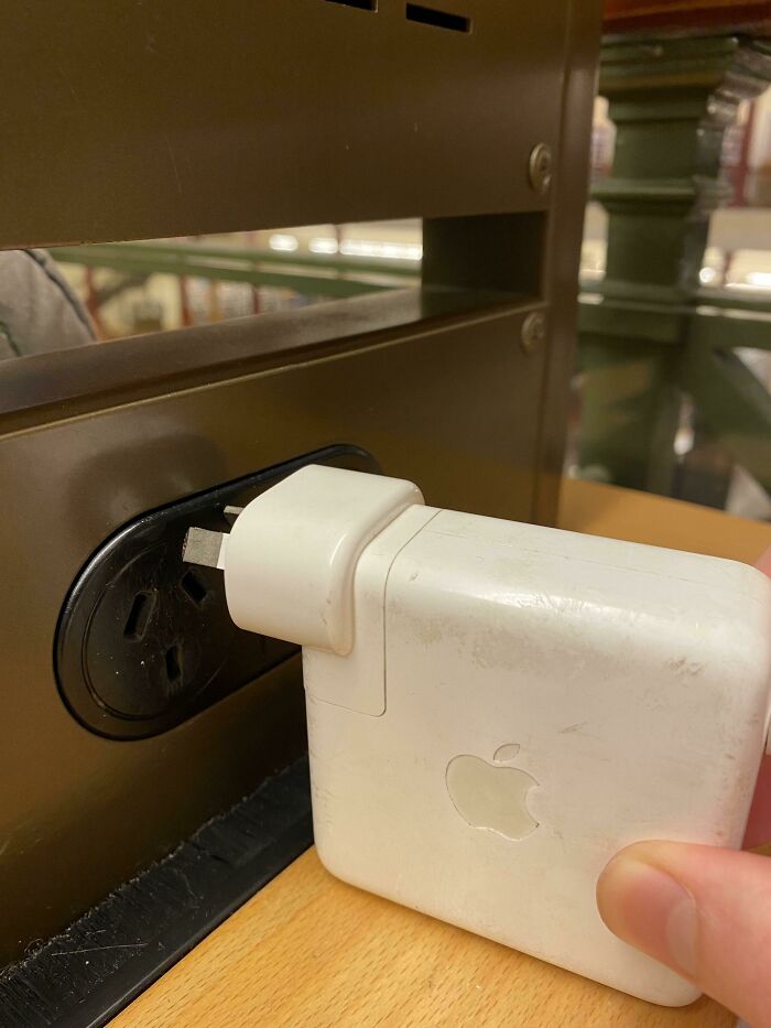 33 Mildly Annoying Things That Somehow Got Caught On Camera