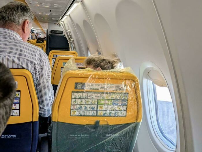 Lady Covers Seat With A Bag So Tray Table Won’t Open