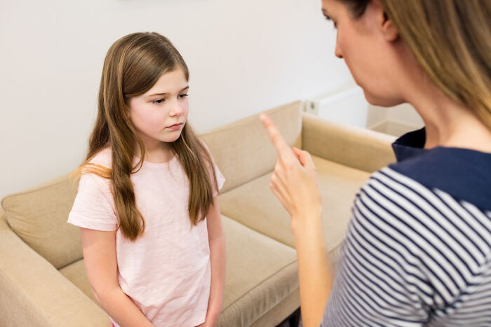 Wait Till You Hear What People Found at Their Friend’s Place—Some Stories Will Make You Go Yikes!
