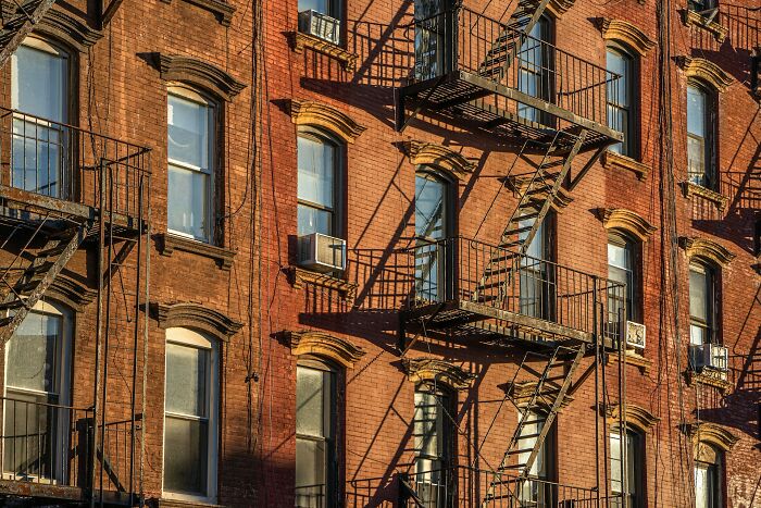 Wait Till You Hear What People Found at Their Friend’s Place—Some Stories Will Make You Go Yikes!