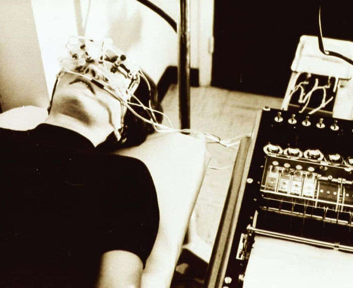 Electro-Retinogram Testing From the 1950s Looks Straight Out of Sci-Fi