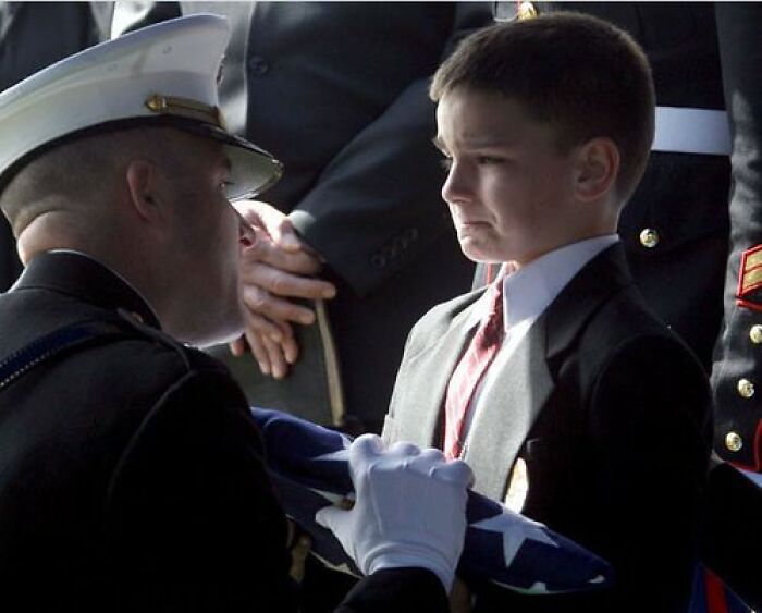 8-Year-Old Holding Dad’s Flag at Military Funeral – Heartbreaking