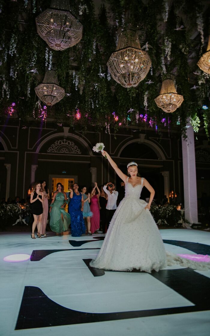 The Wildest Wedding Stories That’ll Totally Surprise You