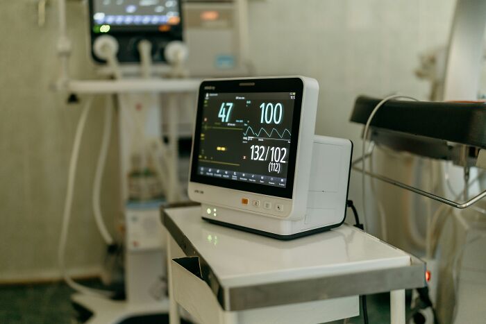 Wait, They Actually Do That?! 40 Wild Hospital Secrets That Sound Like A Horror Movie