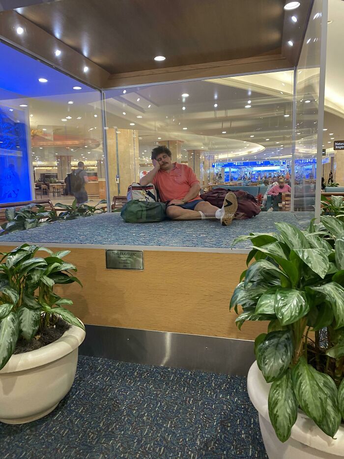 Orlando Airport Statue: Dads From The 80s Forever