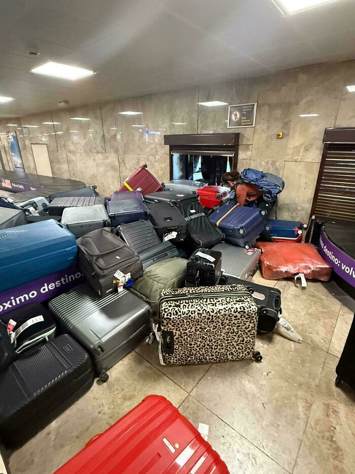 Baggage Collecting Like A Pro In Spain