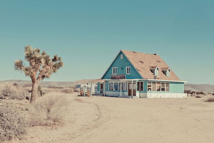 Wait, This Photographer Turned Forgotten Western Roads Into Magic (29 Pics)