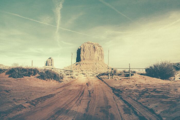 Wait, This Photographer Turned Forgotten Western Roads Into Magic (29 Pics)