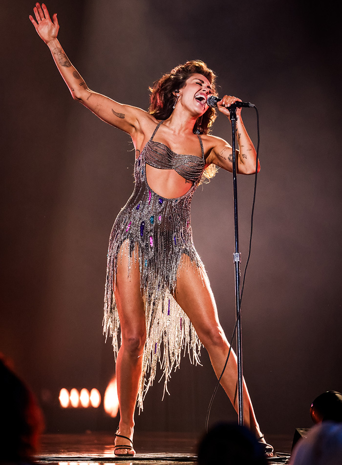 That Iconic Raspy Voice? It Took a Toll on Miley’s Cords