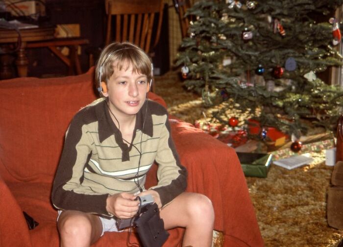 Wait, They Actually Took Pics of 80s Tech? Yeah, And It’s Hilariously Retro!