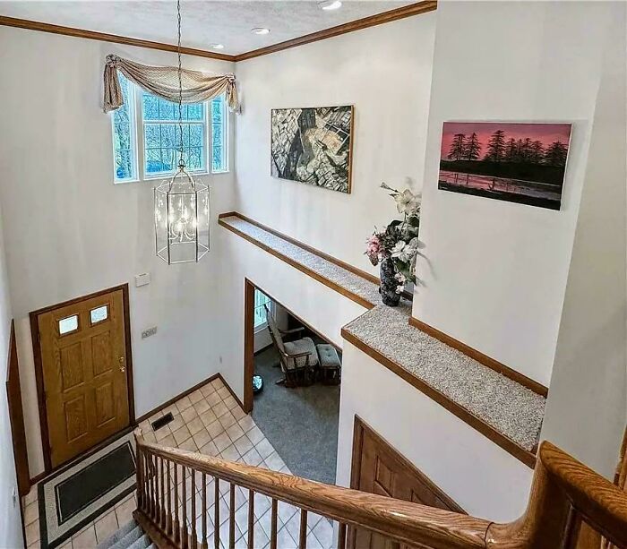 90s McMansion With Carpet On The Roof? Yep.