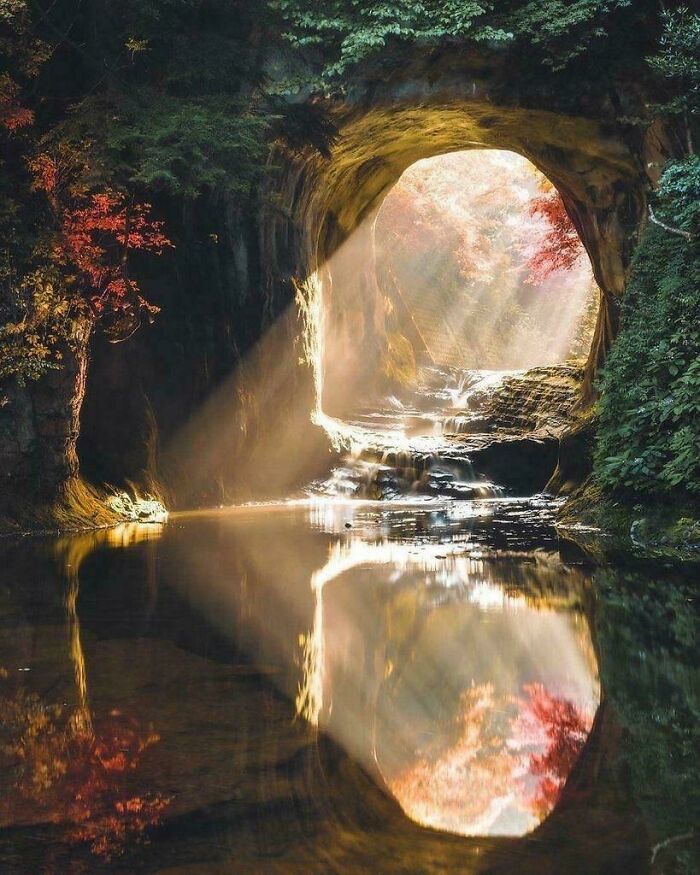The Mind-Boggling Kameiwa Cave That Looks Totally Unreal
