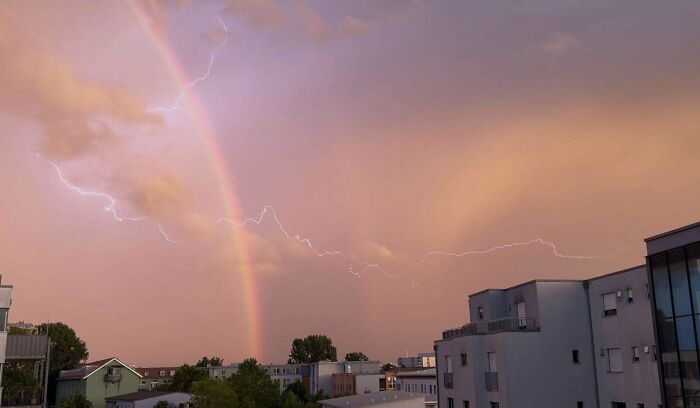 A Rainbow And Lightning Capture The Ultimate Nature Double Whammy