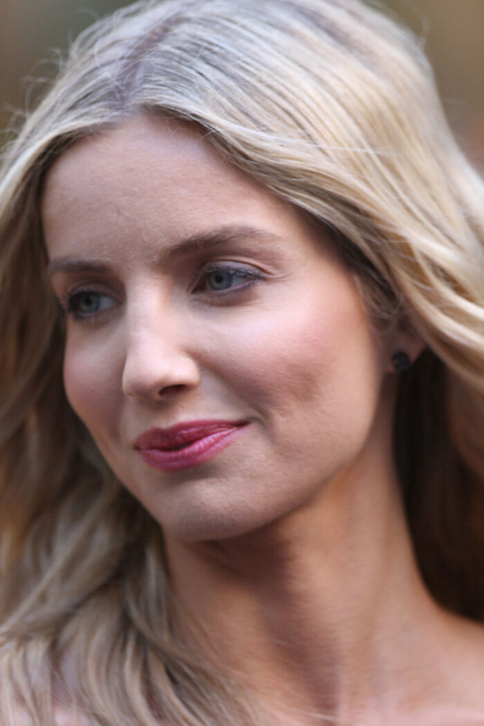 Annabelle Wallis, The Language Wizard