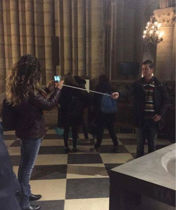 Couple + Selfie-Stick = Epic Fail