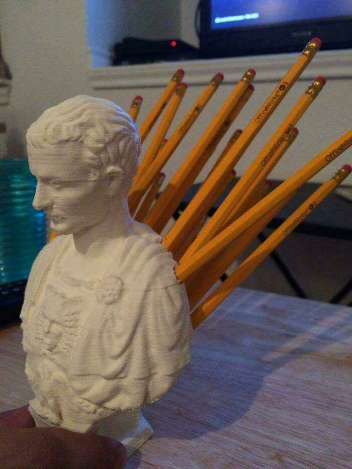 Julius Caesar Pencil Holder That’s 3D Printed? History Class Just Got Cooler
