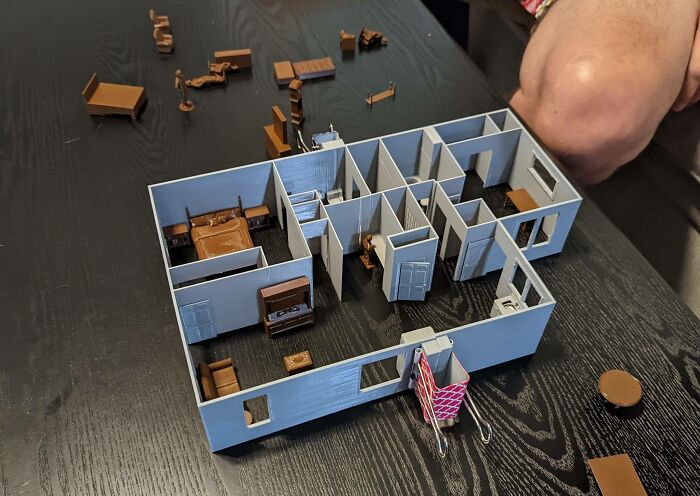 Dad’s Moving And 3D Printed The Floorplan And Mini Models Of All His Stuff!
