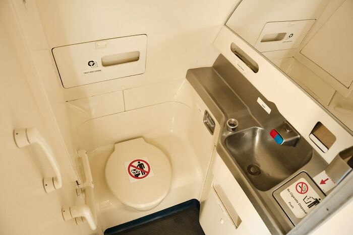 Weird Stuff That Actually Happened on Planes (No Joke)