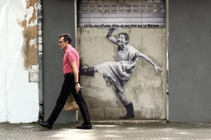 Wait, This Street Photographer Catches Crazy Coincidences You’ll Have to Look Twice To Believe!
