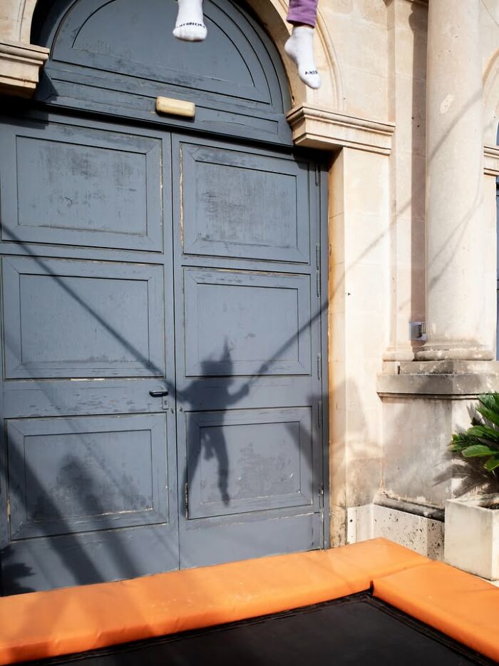 Wait, This Street Photographer Catches Crazy Coincidences You’ll Have to Look Twice To Believe!