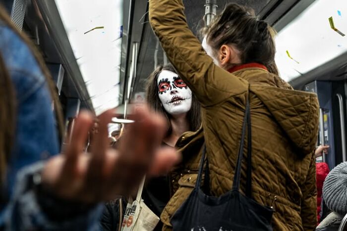 Wait, This Street Photographer Catches Crazy Coincidences You’ll Have to Look Twice To Believe!