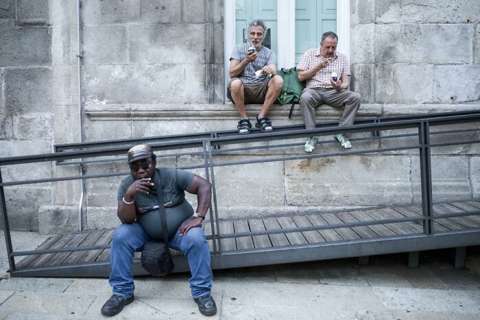 Wait, This Street Photographer Catches Crazy Coincidences You’ll Have to Look Twice To Believe!