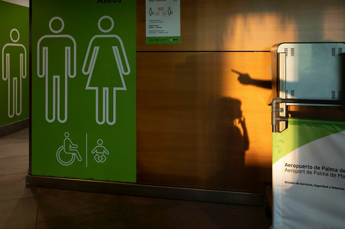 Wait, This Street Photographer Catches Crazy Coincidences You’ll Have to Look Twice To Believe!