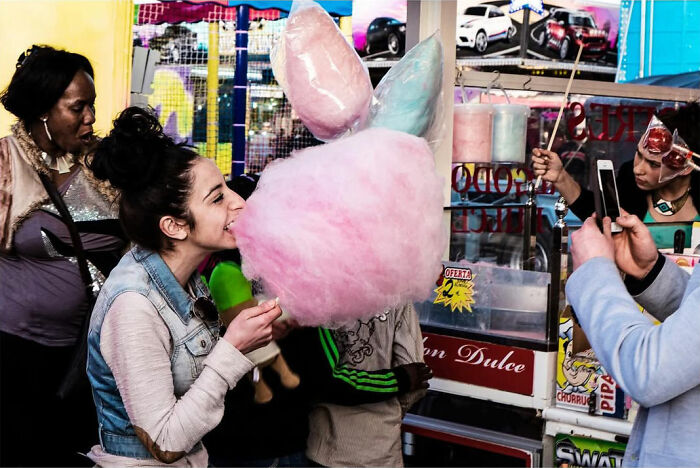 Wait, This Street Photographer Catches Crazy Coincidences You’ll Have to Look Twice To Believe!