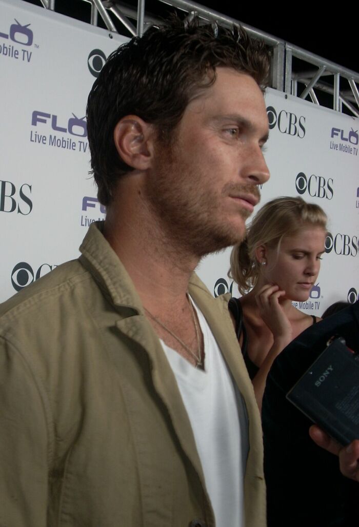 Oliver Hudson – From Hockey Rinks to Comedy Sets, 50