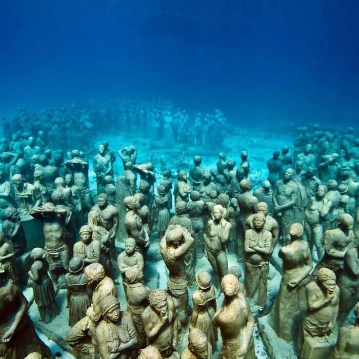 21 Underwater Sculptures That Are Like Secret Ocean Treasures (And Yes, They Help Fish, Too!)