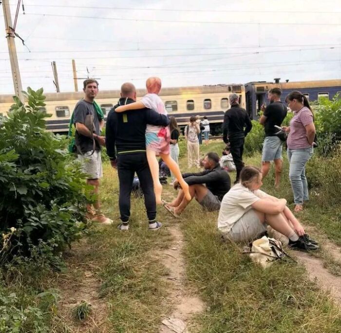 Ukrainian Guy And His “Girlfriend” Watch A Stopped Train (Drama Alert)