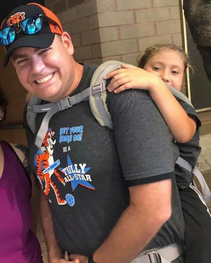 Teacher Carries Paralyzed Student On His Back All Day For Field Trip