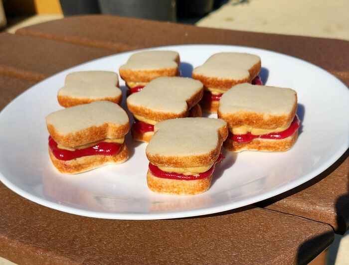 Cookies That Look Exactly Like Mini Peanut Butter & Jelly Sandwiches