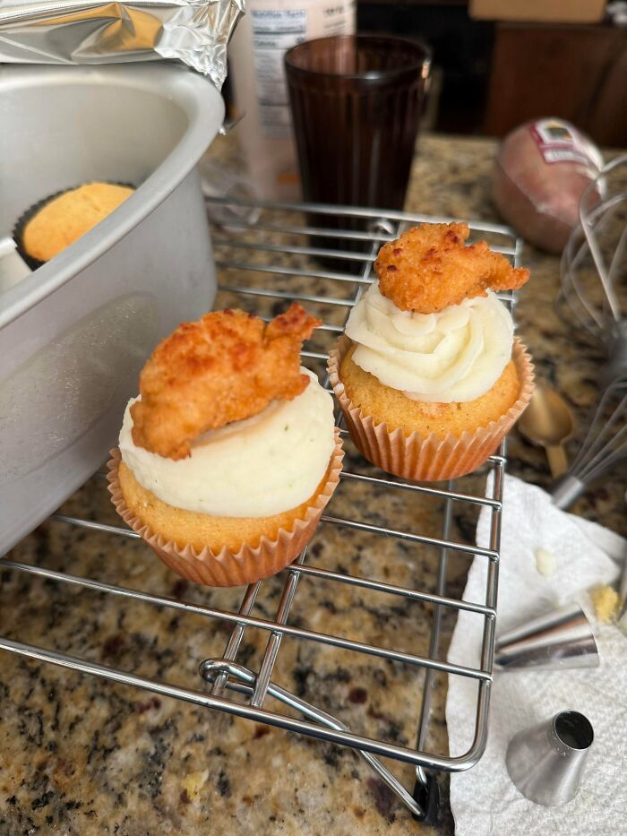 Cornbread Cupcakes Topped With Fried Chicken & Garlic Mashed Potatoes—Why Not?