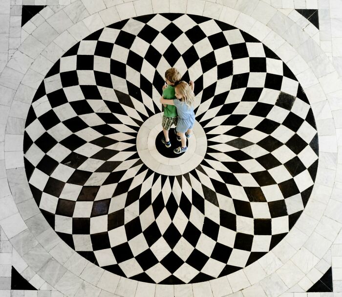 Manuela Gennburg: Unexpected Stories in Everyday Scenes