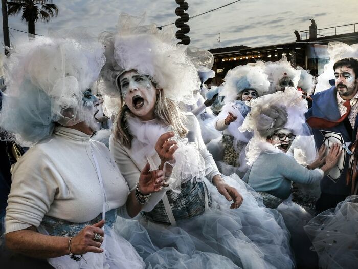These 100 Street Photos Captured Everyday Life... But Make It Awesome!